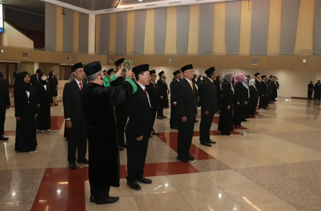 Sempurnakan Organisasi, UT Lantik Pejabat dan Dosen Baru