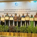 Penyerahan Sertifikat Akreditasi A Perpustakaan UT oleh Kemendikbudristek