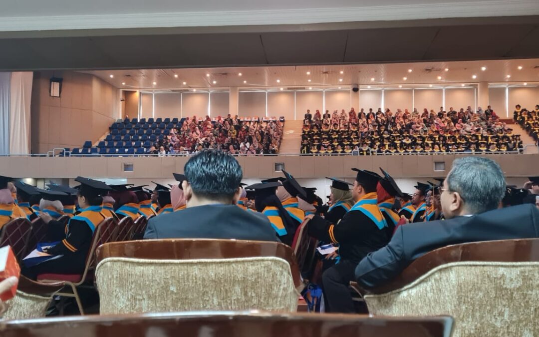 MAHASISWA UT PURWOKERTO IKUTI WISUDA DI UT PUSAT