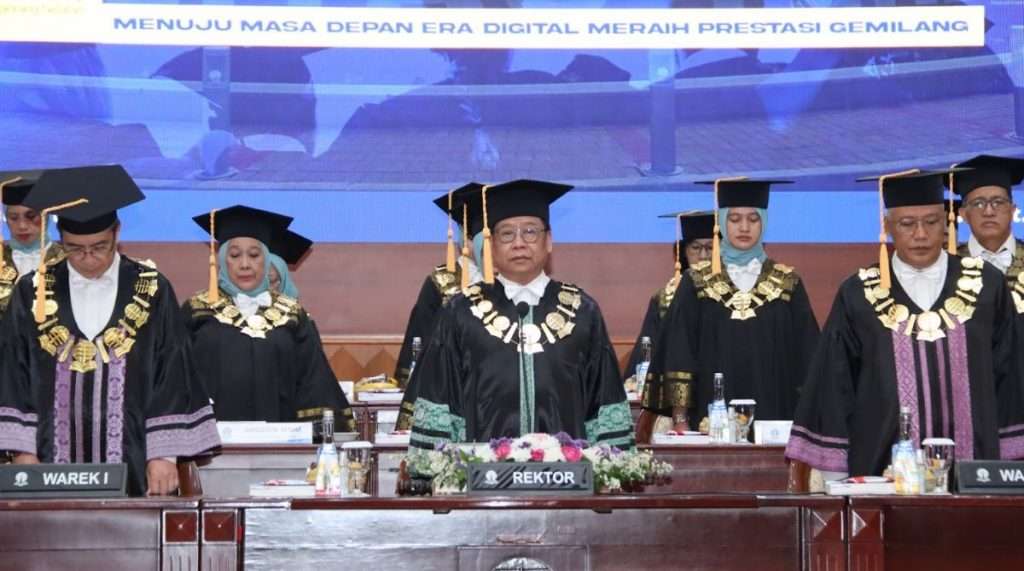 Semua Bisa di UT! Ini Kisah Wisudawan Inspiratif, Usia 65 Tahun, Disabilitas, Hingga Berprestasi Cetak IPK Sempurna!