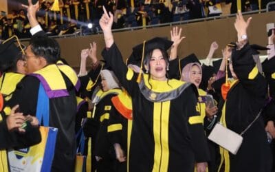 Beda Profesi, Satu Toga: Wisudawan UT Buktikan Belajar Tak Mengenal Batas
